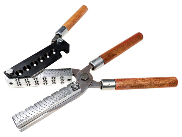 Lee Precision 90486 Mold 00 Buckshot 18 12 Gauge Steel w/Wood Handle Capacity 18 Linked Pellets — view 1