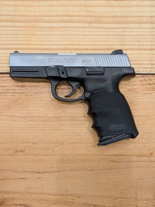Smith & Wesson SW9VE 9mm DVJ0741LTU — view 2